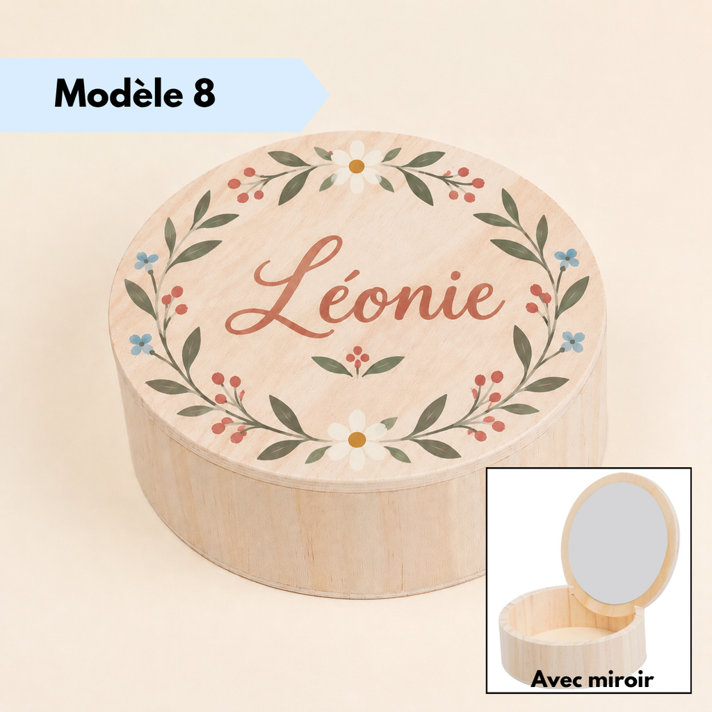 Boîte à bijoux personnalisée avec prénom et fleurs peintes sur le couvercle