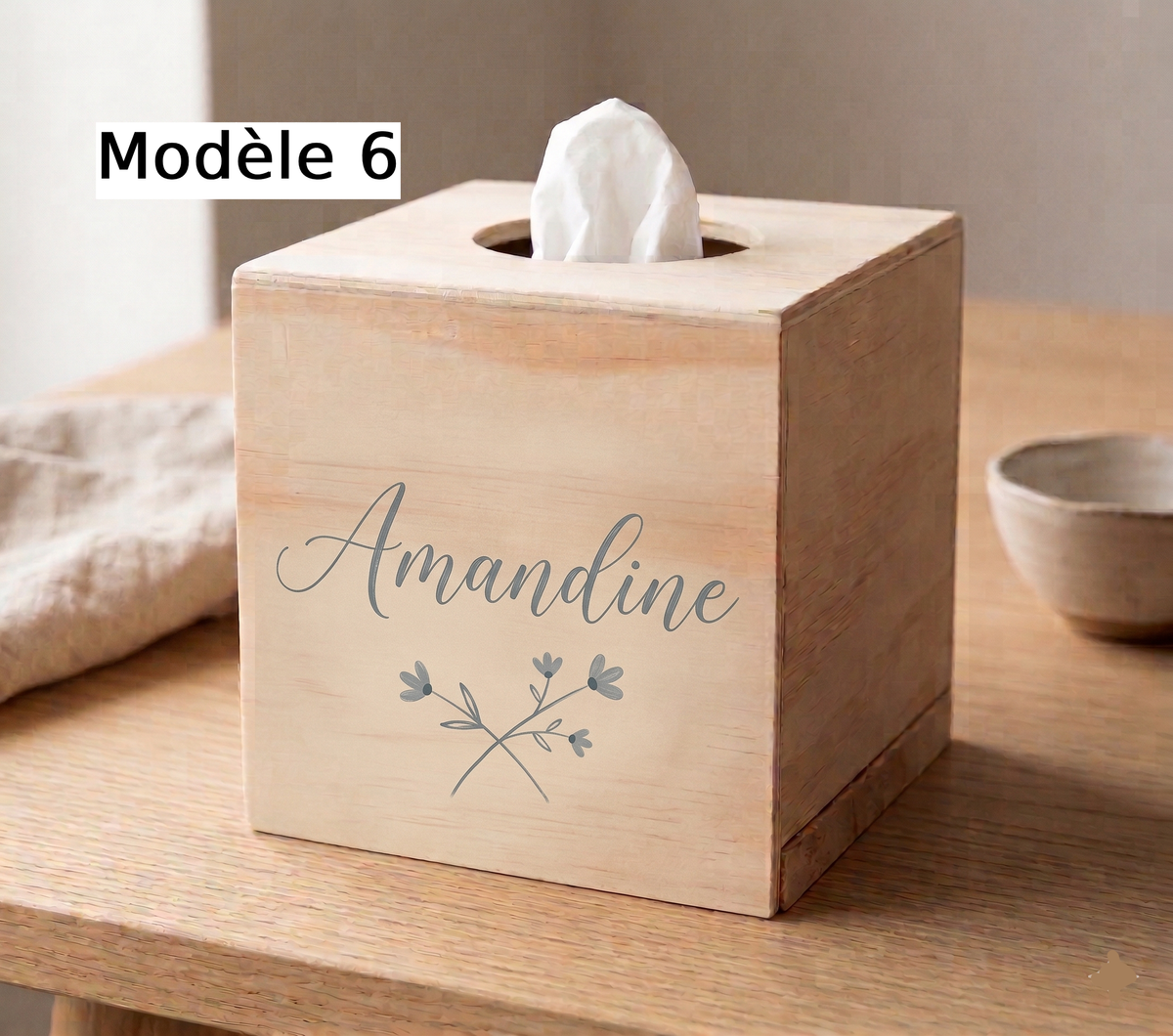 Boîte à mouchoirs en bois personnalisée avec prénom et motifs décoratifs