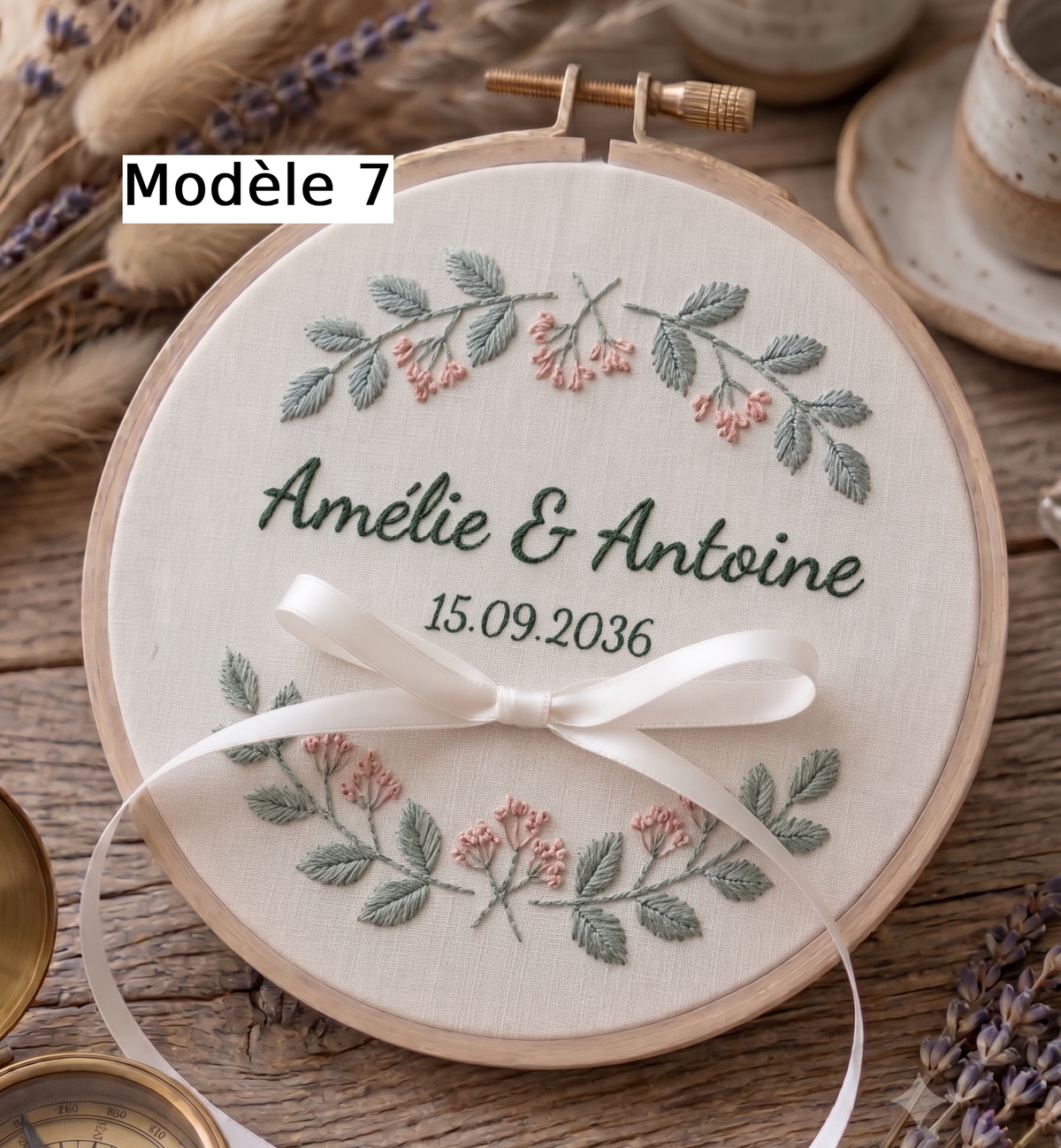 Porte-alliances mariage avec broderie de feuillages et fleurs