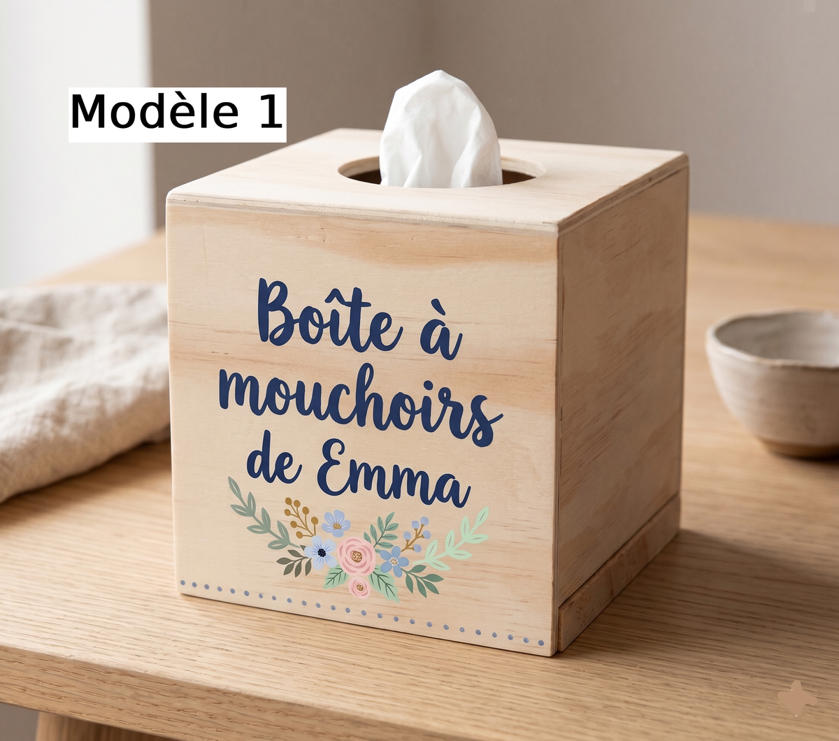 Boîte à mouchoirs en bois personnalisée avec prénom et motifs floraux