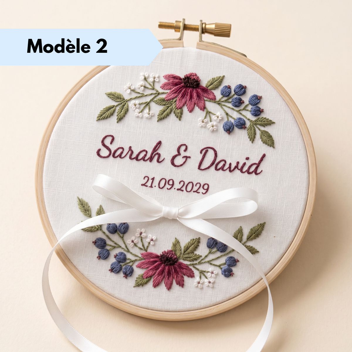 Porte-alliances de mariage brodé avec motifs floraux et personnalisation sur mesure