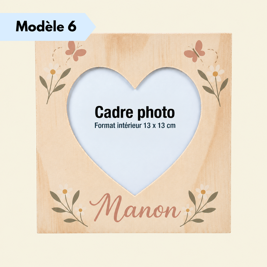 Cadre photo cœur personnalisé avec prénom et fleurs roses et violettes